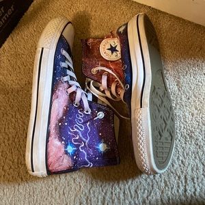 size 7 women’s high top converse
